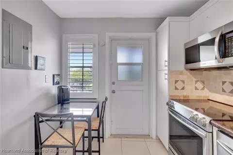 Kitchen - 3100 N Course Ln, Pompano Beach, FL 33069 photo 4 of 4