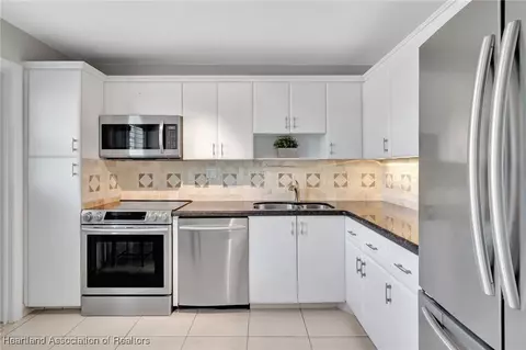 Kitchen - 3100 N Course Ln, Pompano Beach, FL 33069 photo 1 of 4