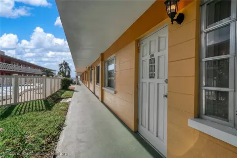 2113 Lakeview Drive 1b, Sebring, FL 33870