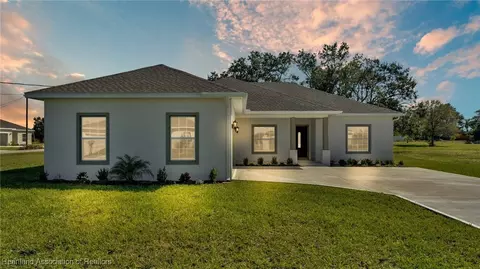 620 Palmdale Ave, Avon Park, FL 33825