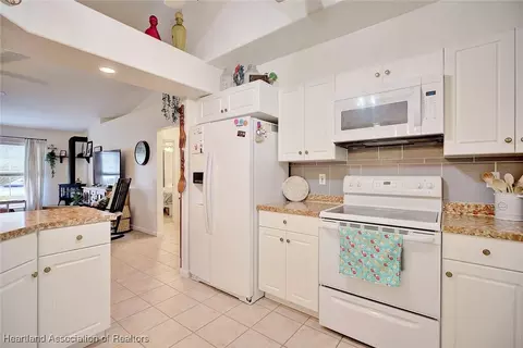 Kitchen - 4101 Leaf Rd, Sebring, FL 33875 photo 5 of 5