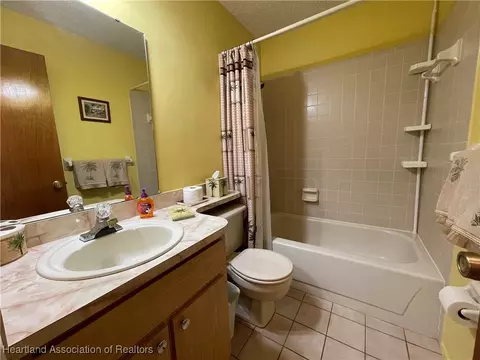 Bath - 3829 Thunderbird Hill Cir, Sebring, FL 33872 photo 2 of 2