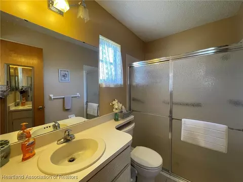 Bath - 3829 Thunderbird Hill Cir, Sebring, FL 33872 photo 1 of 2
