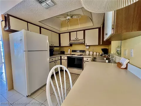Kitchen - 3829 Thunderbird Hill Cir, Sebring, FL 33872 photo 2 of 2