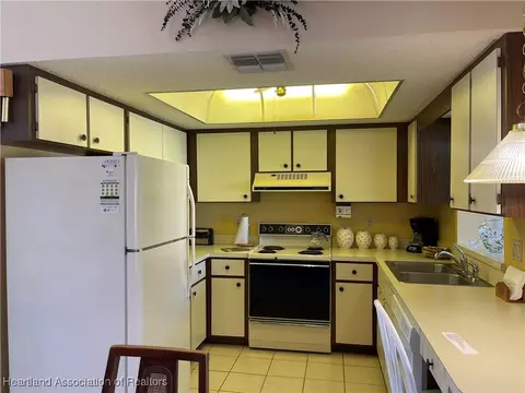 Kitchen - 3829 Thunderbird Hill Cir, Sebring, FL 33872 photo 1 of 2