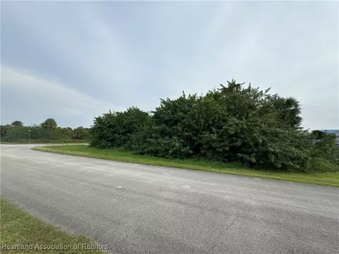 8054 Grove Ct, La Belle, FL 33935