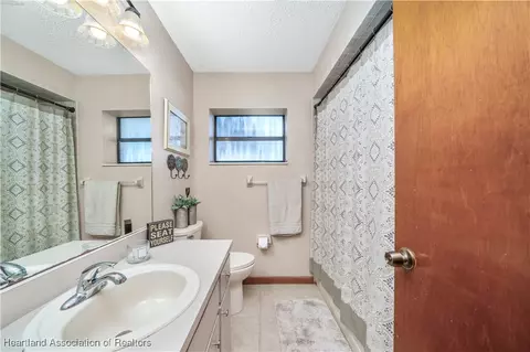 Bath - 100 Tortoise Rd, Sebring, FL 33876 photo 4 of 5