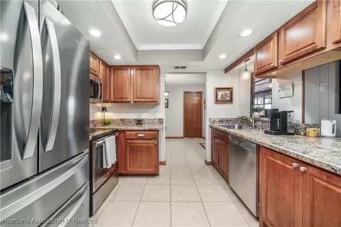 Kitchen - 100 Tortoise Rd, Sebring, FL 33876 photo 3 of 5