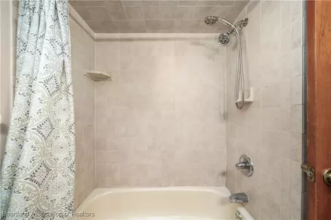 Bath - 100 Tortoise Rd, Sebring, FL 33876 photo 5 of 5