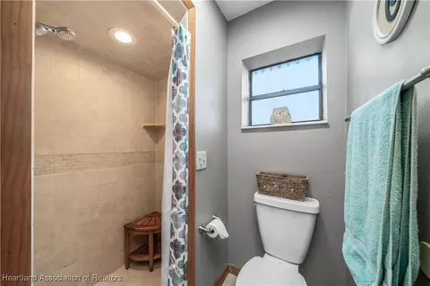 Bath - 100 Tortoise Rd, Sebring, FL 33876 photo 2 of 5