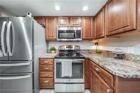 Kitchen - 100 Tortoise Rd, Sebring, FL 33876 photo 4 of 5