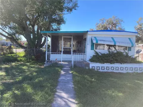 6231 Connecticut St, Zephyrhills, FL 33542