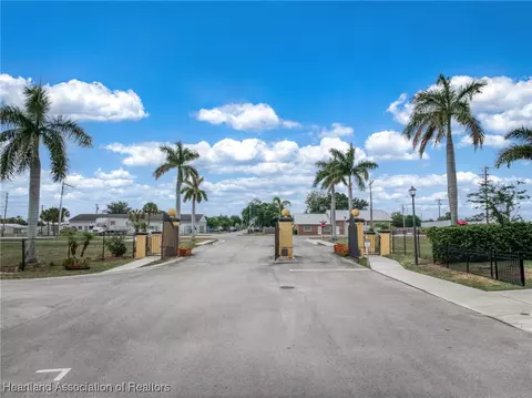 802 Vizcaya Ct, Sebring, FL 33870 photo 17
