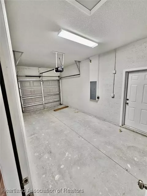 802 Vizcaya Ct, Sebring, FL 33870 photo 14