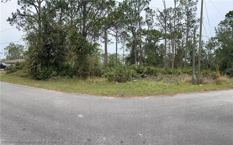 401 Comet Ter, Sebring, FL 33872 photo 2