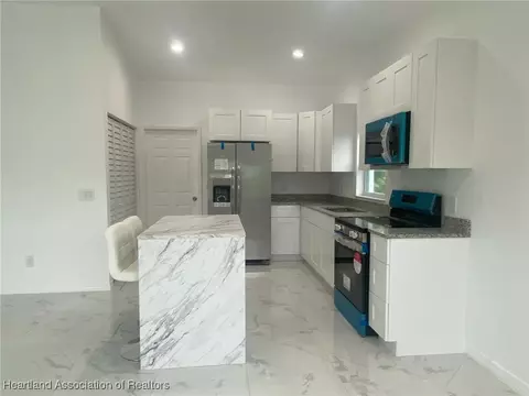 Kitchen - 301 Tanager Ave, Sebring, FL 33872 photo 4 of 4