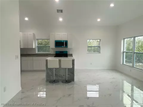 Kitchen - 301 Tanager Ave, Sebring, FL 33872 photo 3 of 4