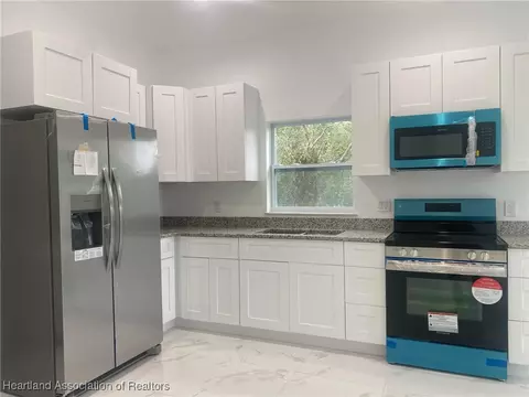 Kitchen - 301 Tanager Ave, Sebring, FL 33872 photo 1 of 4