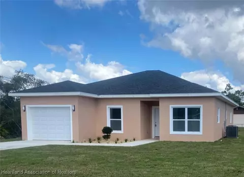 301 Tanager Ave, Sebring, FL 33872