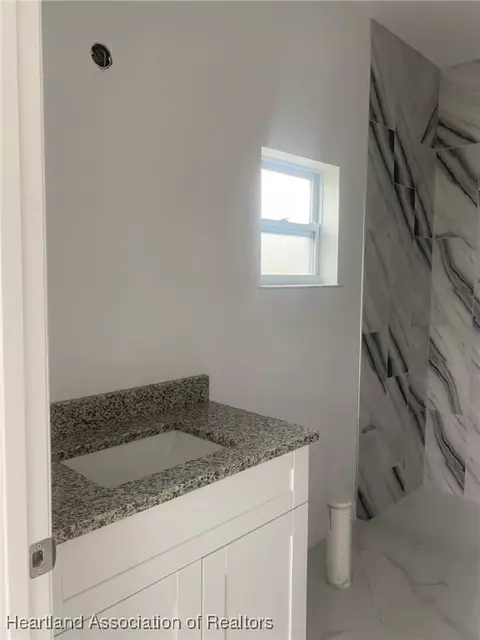 Bath - 301 Tanager Ave, Sebring, FL 33872 photo 1 of 3