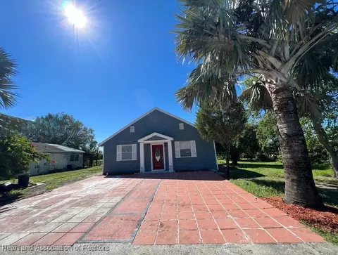 464 Avenue S Ave SW, Moore Haven, FL 33471