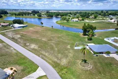 300 Arrowhead Dr, Sebring, FL 33876 photo 4