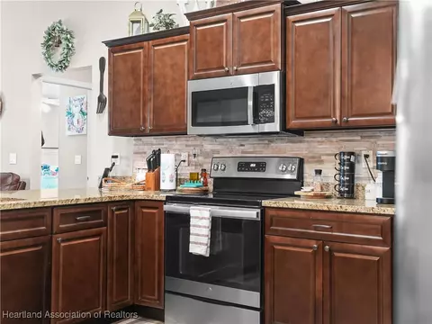 2215 Pleasant Dr, Sebring, FL 33875 photo 9