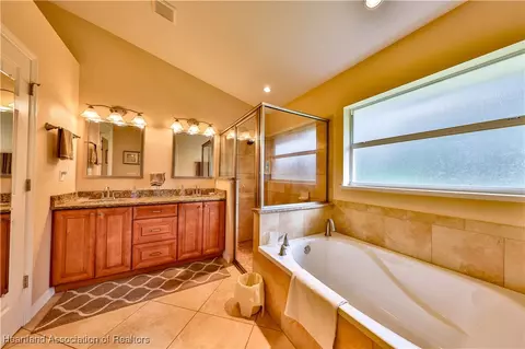 Bath - 108 Cardinal Rd, Sebring, FL 33876 photo 2 of 3