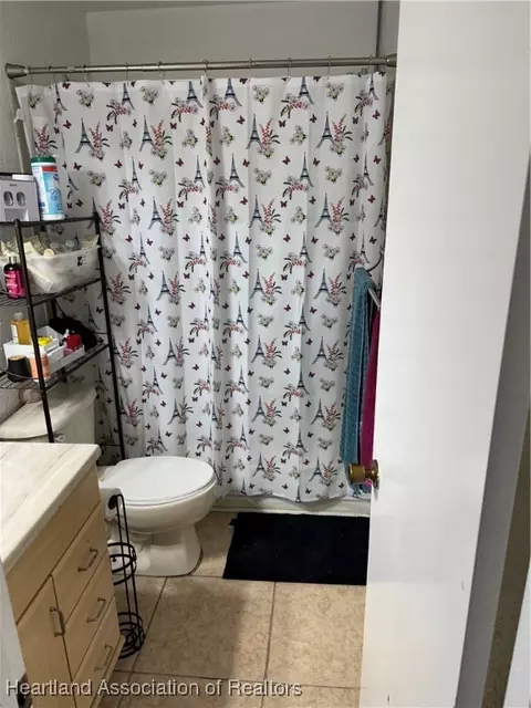 Bath - 3010 Spinks Rd, Sebring, FL 33870 photo 2 of 2