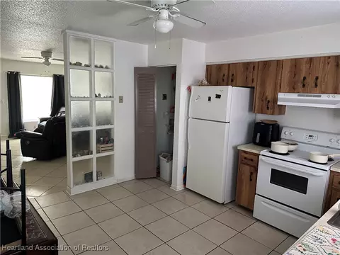 Kitchen - 3010 Spinks Rd, Sebring, FL 33870 photo 1 of 2