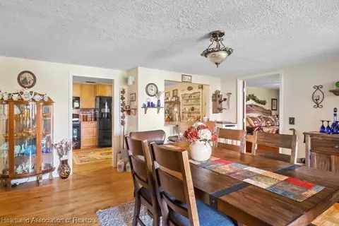 Dining - 3124 Hicks Rd, Lorida, FL 33857 photo 2 of 4