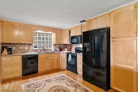 Kitchen - 3124 Hicks Rd, Lorida, FL 33857 photo 2 of 6