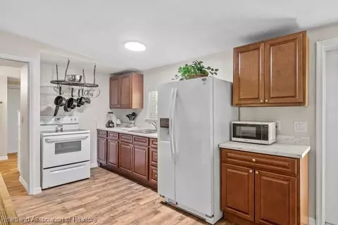 Kitchen - 3124 Hicks Rd, Lorida, FL 33857 photo 6 of 6