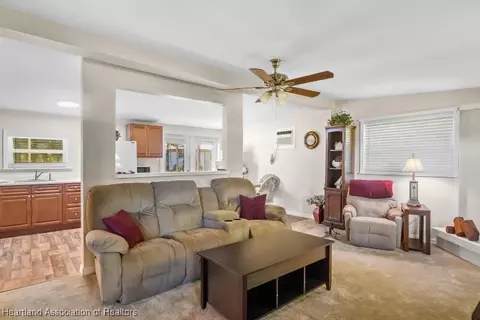 Living - 3124 Hicks Rd, Lorida, FL 33857 photo 2 of 3