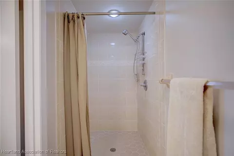 Bath - 5615 Casablanca Circle N 3d Villa, Sebring, FL 33870 photo 3 of 4