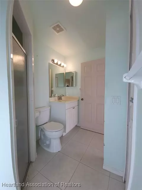 Bath - 1904 Villaway E, Sebring, FL 33876 photo 2 of 4