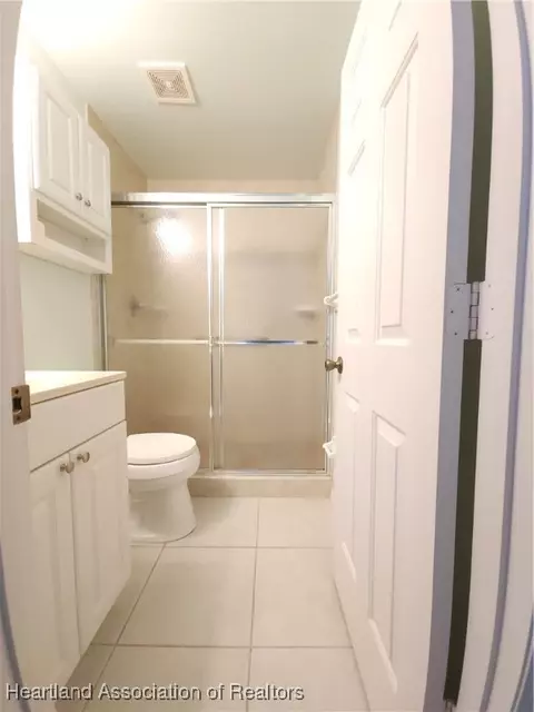 Bath - 1904 Villaway E, Sebring, FL 33876 photo 3 of 4