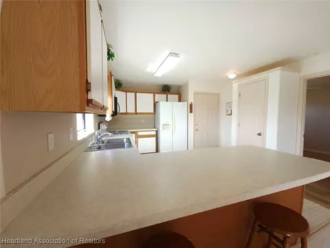 Kitchen - 1904 Villaway E, Sebring, FL 33876 photo 2 of 2