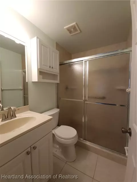 Bath - 1904 Villaway E, Sebring, FL 33876 photo 4 of 4