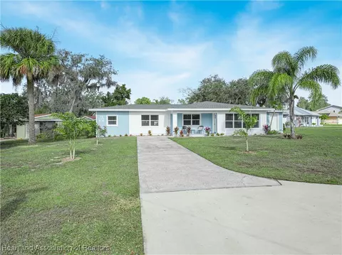716 Lake Blue Dr, Lake Placid, FL 33852
