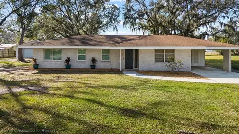 2811 Der Rd, Plant City, FL 33566