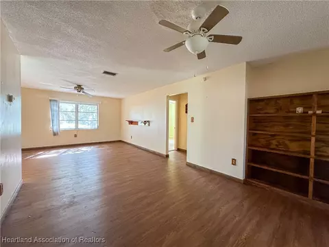 Living - 812 Golfside Ln, Sebring, FL 33870 photo 2 of 3
