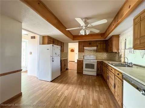Kitchen - 812 Golfside Ln, Sebring, FL 33870 photo 2 of 2