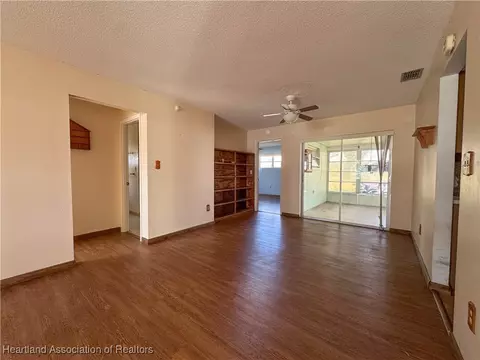 Living - 812 Golfside Ln, Sebring, FL 33870 photo 1 of 3