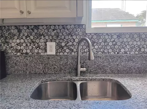 Kitchen - 4807 6th St, Sebring, FL 33870 photo 4 of 4