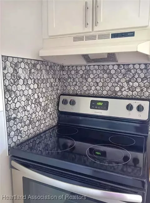 Kitchen - 4807 6th St, Sebring, FL 33870 photo 3 of 4