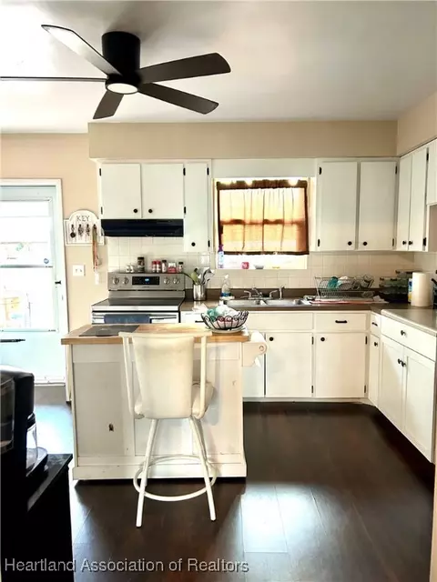 Kitchen - 1321 Glenwood Ave, Sebring, FL 33870 photo 1 of 2