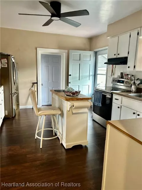 Kitchen - 1321 Glenwood Ave, Sebring, FL 33870 photo 2 of 2