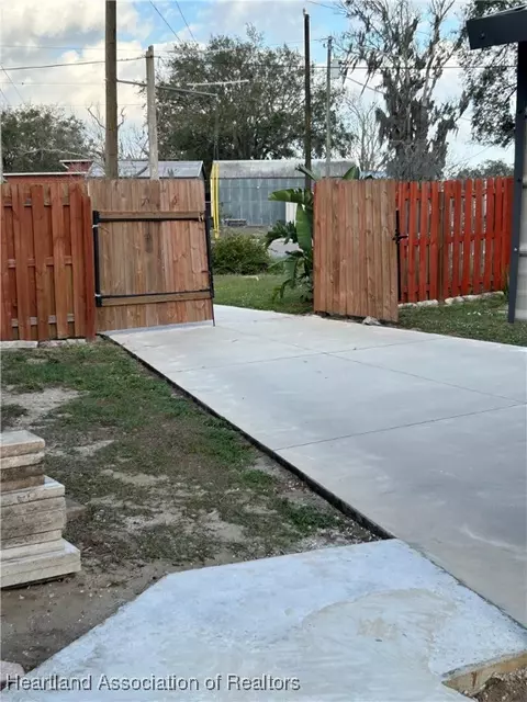 Exterior - 1321 Glenwood Ave, Sebring, FL 33870 photo 2 of 3