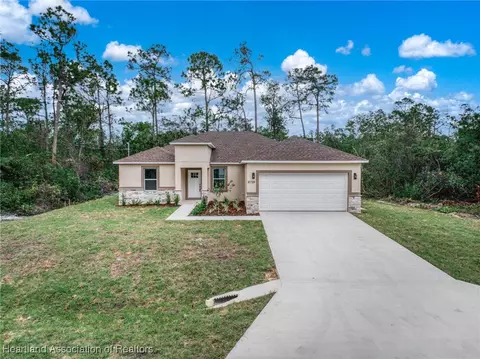 8710 Capilla St, Sebring, FL 33872 photo 2